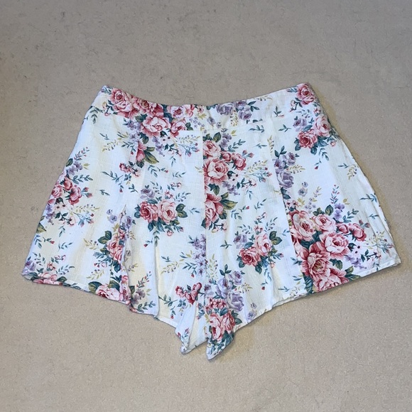 Forever 21 Flowy Lined Pleated White Floral Shorts, Size S - Picture 6 of 6